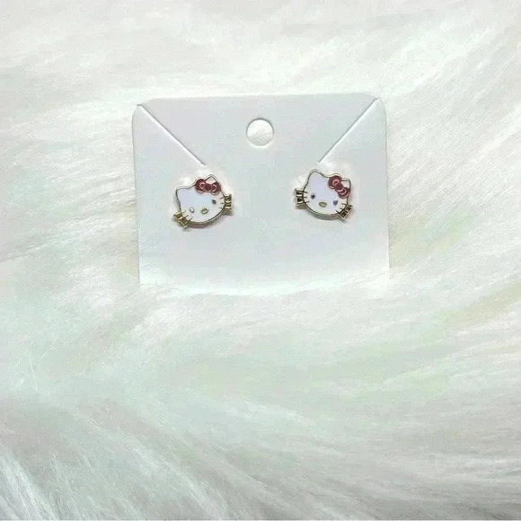 Hello Kitty Stud Earrings - Picture 4 of 5